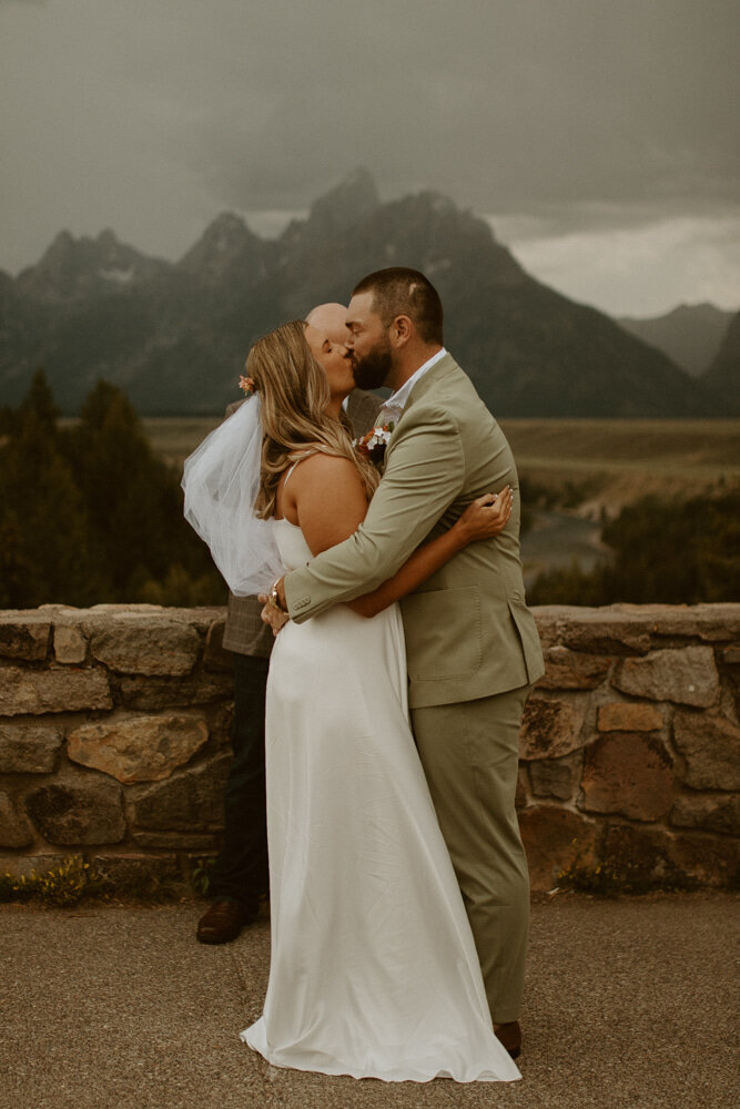 Snake Rive Overlook Elopement Photography By Kinseylynn Photo Co