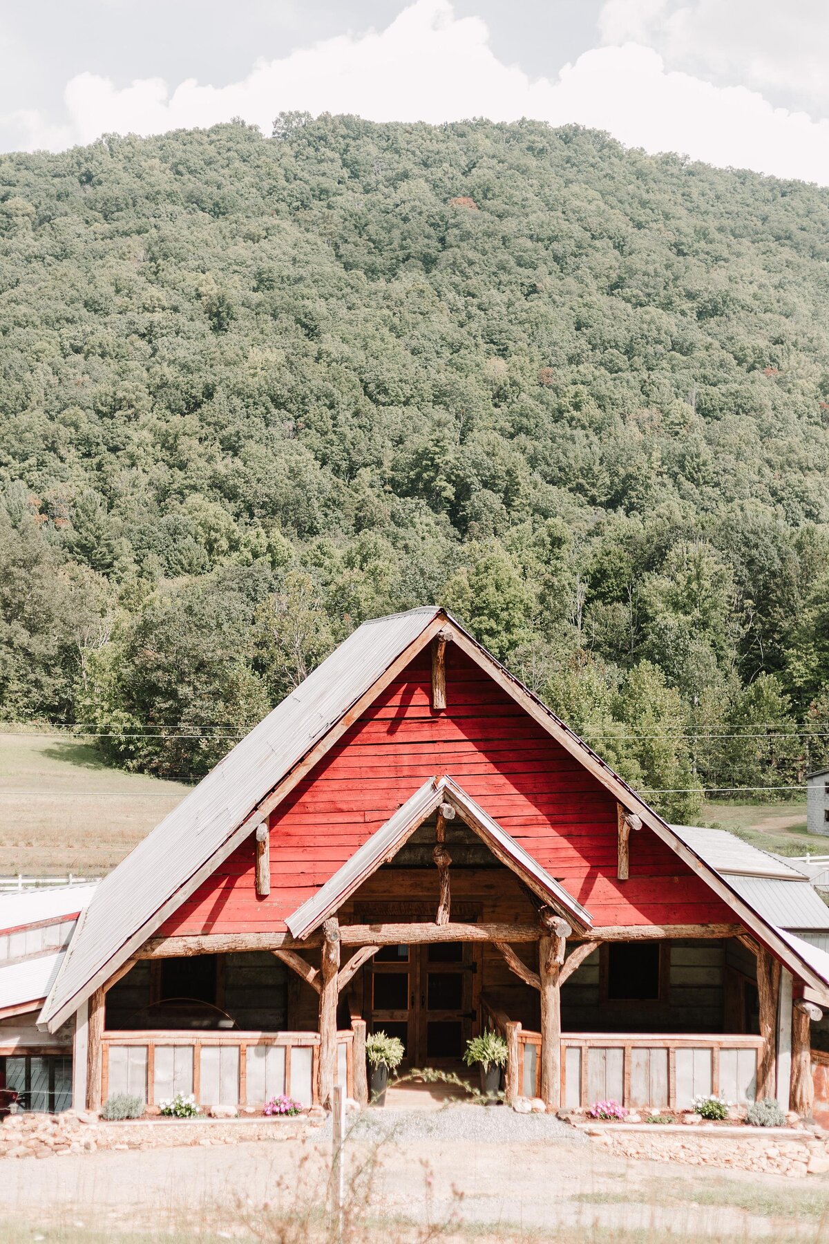 Barn 697 North Carolina Elopement Venue_0004