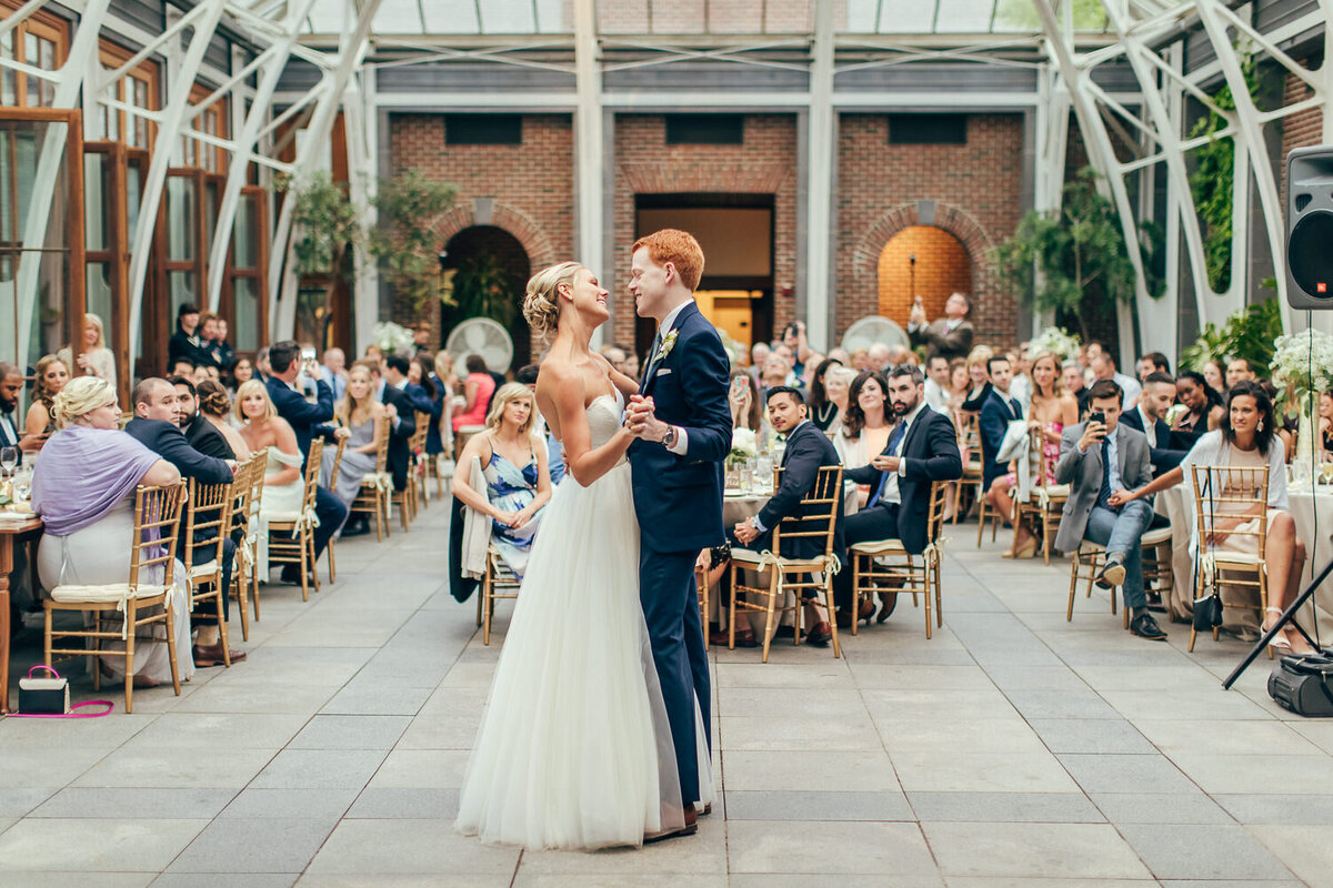 nyc wedding photo - botanical garden - first dance