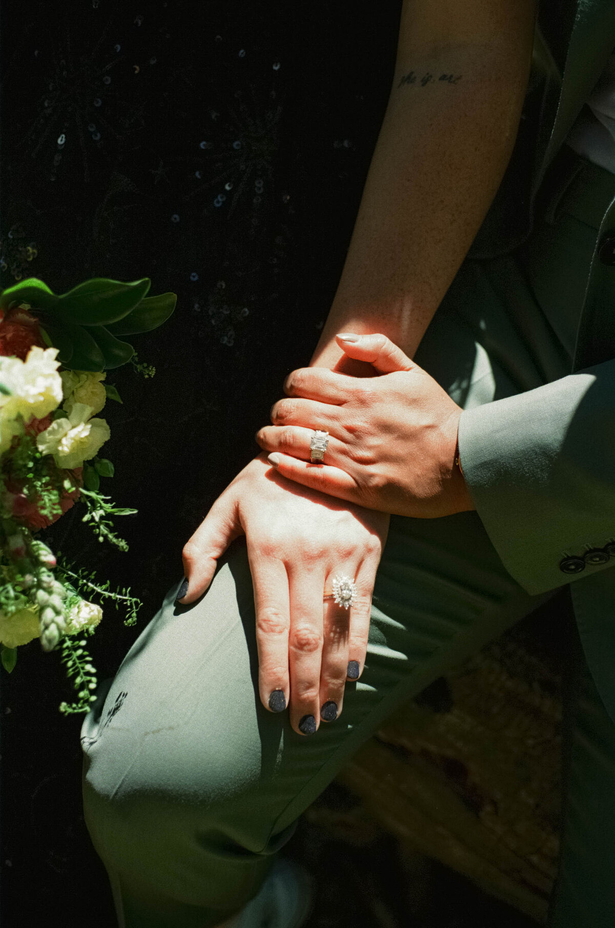 Portraits_Brenda&JanieElopementPhotos_OregonWeddingPhotographer_KuroCreativeHouse-41