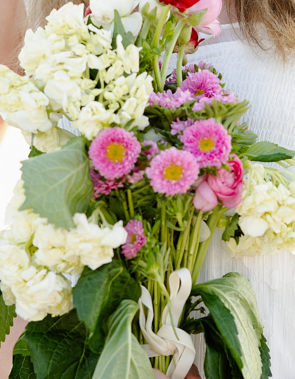 Minneapolis-senior-pictures-flowers-12