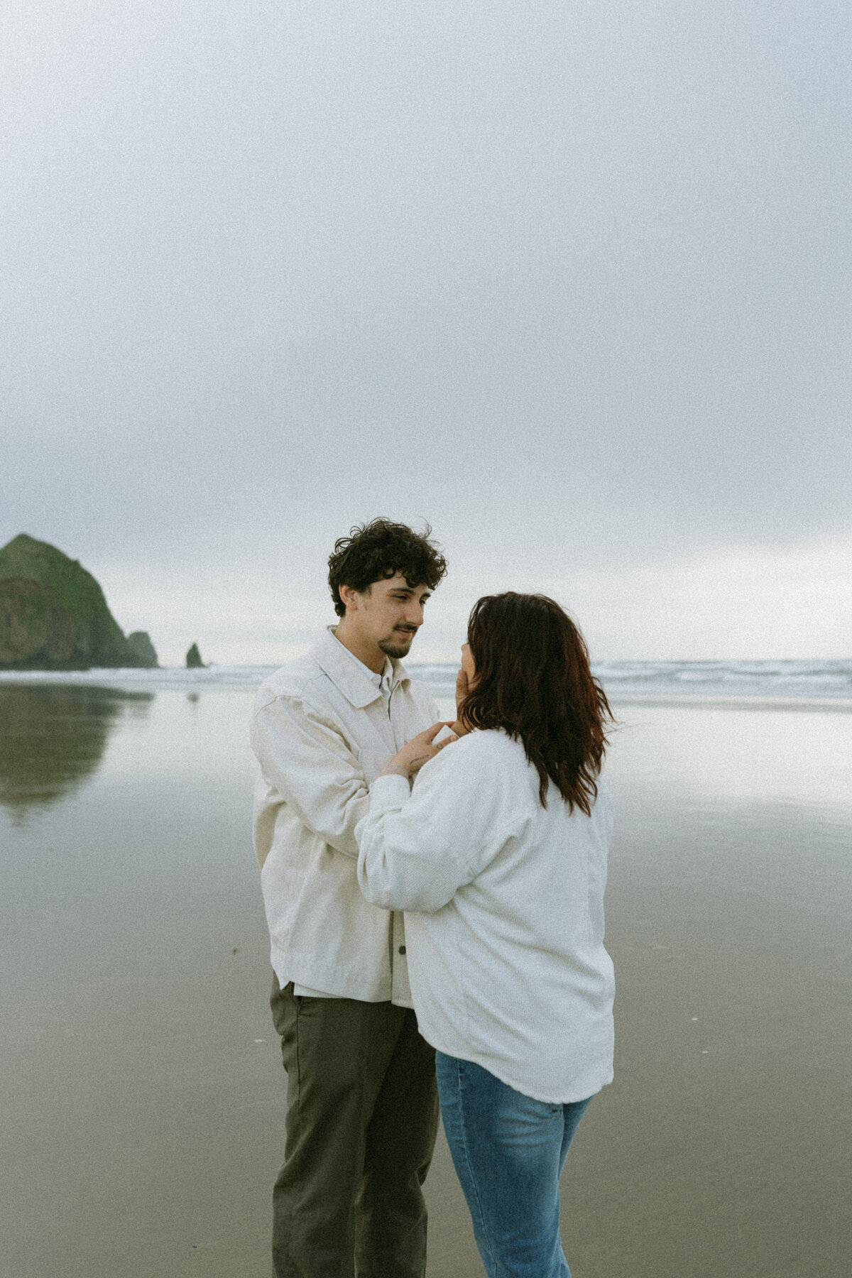 cannon beach - oregon documentary storytelling - couples sunset photos-13