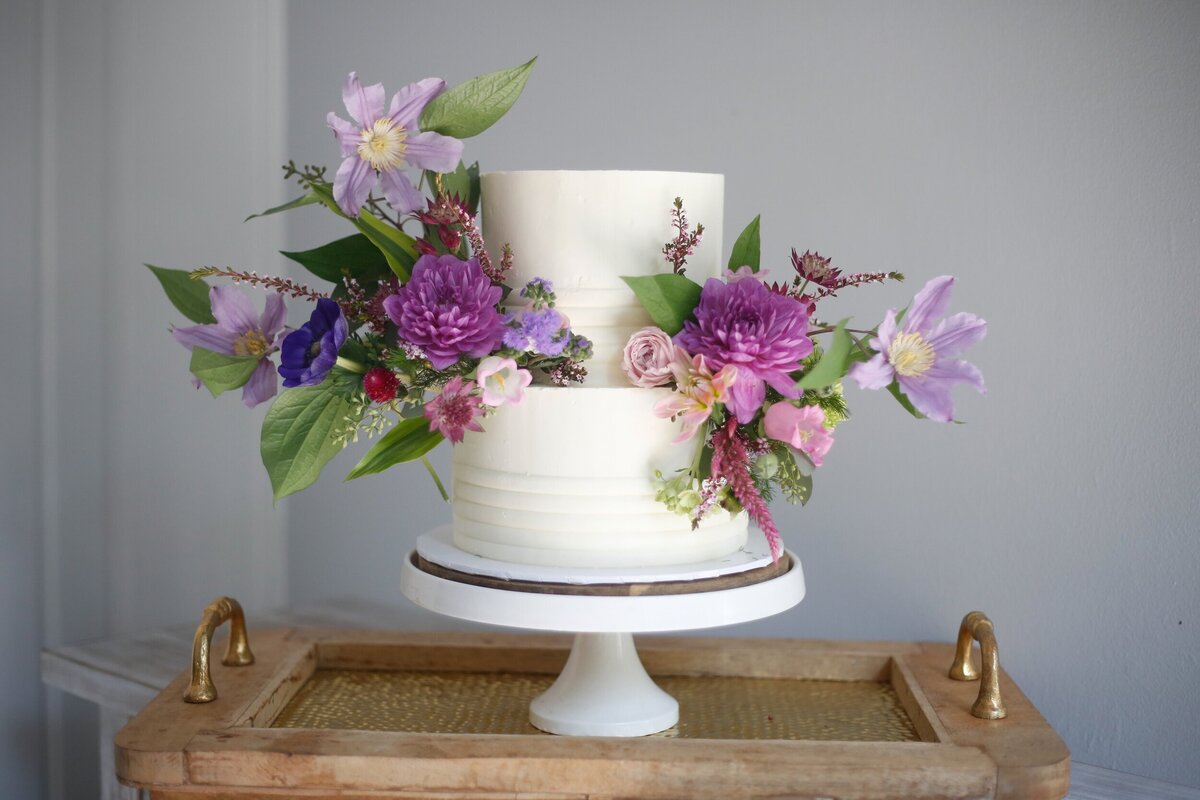 purple-floral-wedding-cake