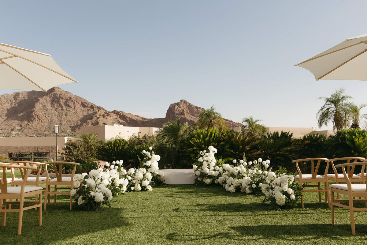 Luxury wedding ceremony in scottsdale styled by Arizona wedding planner 