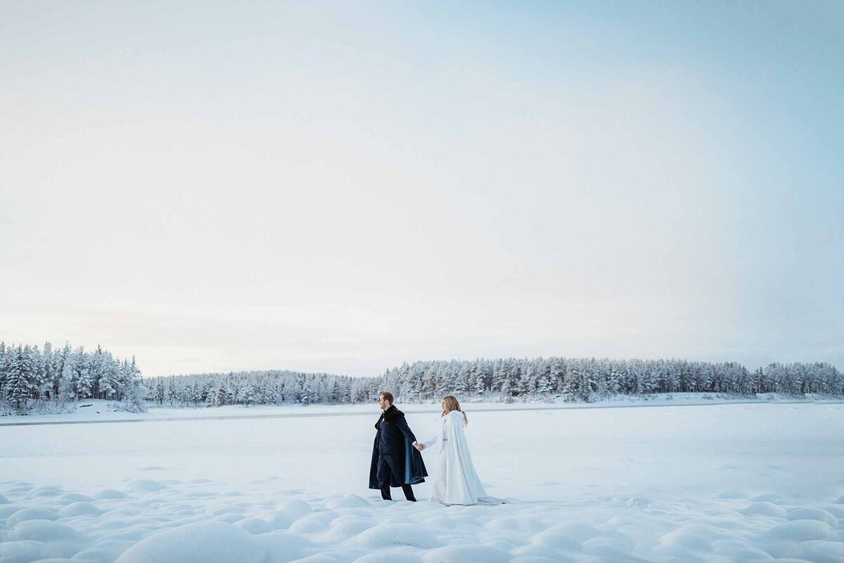 icehotel-weddings-winter-weddings-vinterbröllop-fotograf-kiruna-photographer-wedding-photographer030028