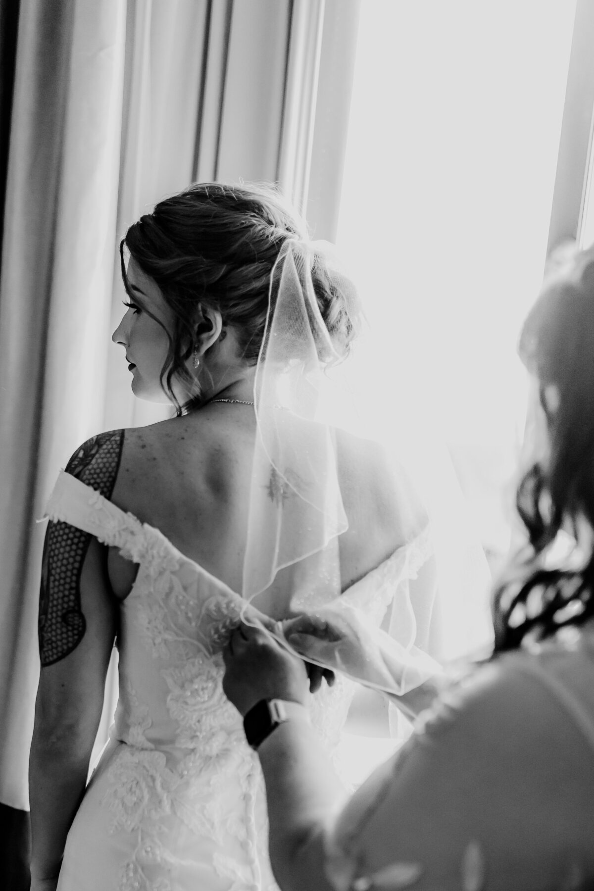 MOM HELPING BRIDE IN TO GOWN