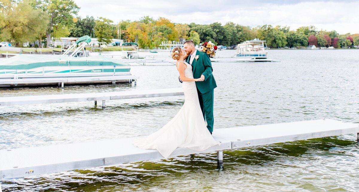 bay-pointe-woods-inn-grand-rapids-michigan-wedding-photographer