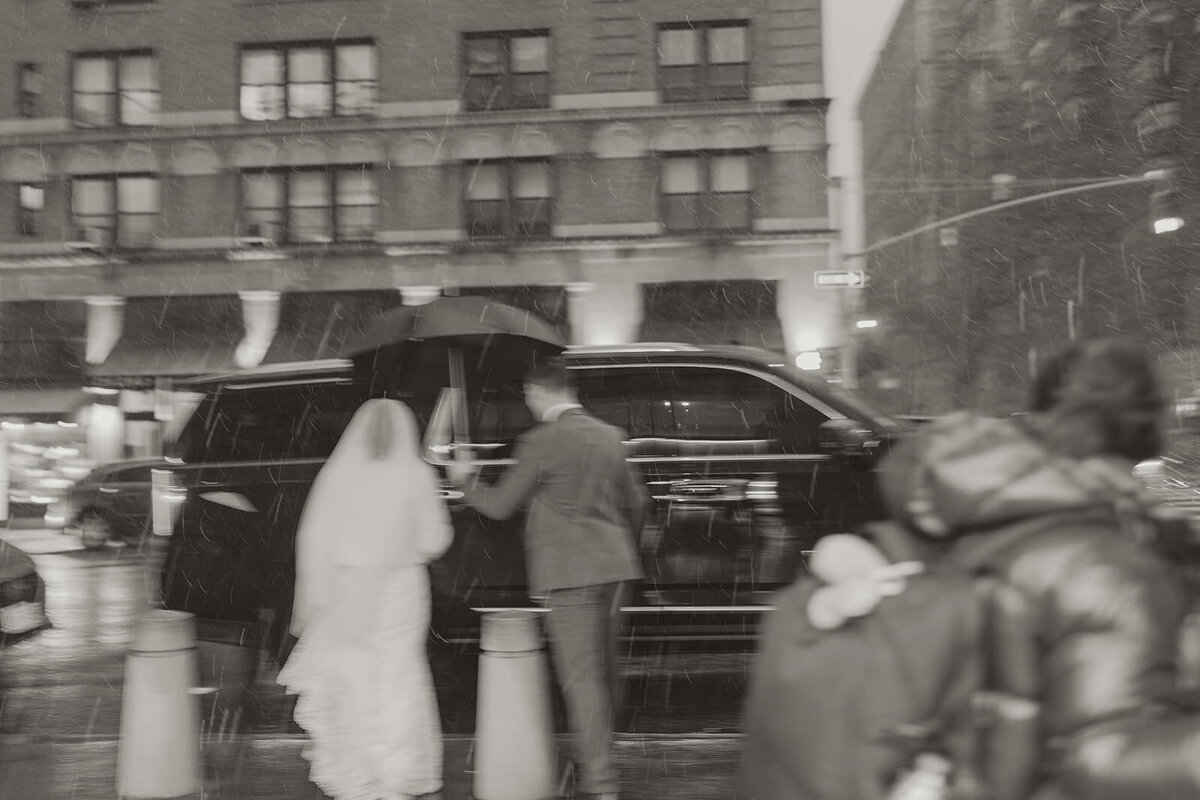 Snowy night time wedding portraits New York City wedding | Oduma photography-1