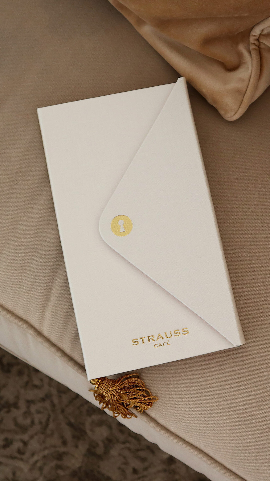 Zambelli_hotels_hospitality_brand_design_portfolio_Hotel_Place_bellevue_Strauss_cafe