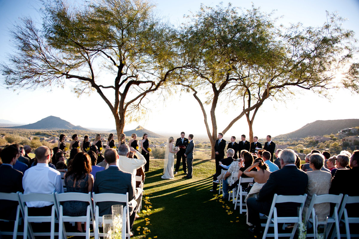 Outdoor wedding ceremony in Scottsdale. Luxury outdoor Scottsdale Wedding. Romantic Wedding Ceremony Near Scottsdale.