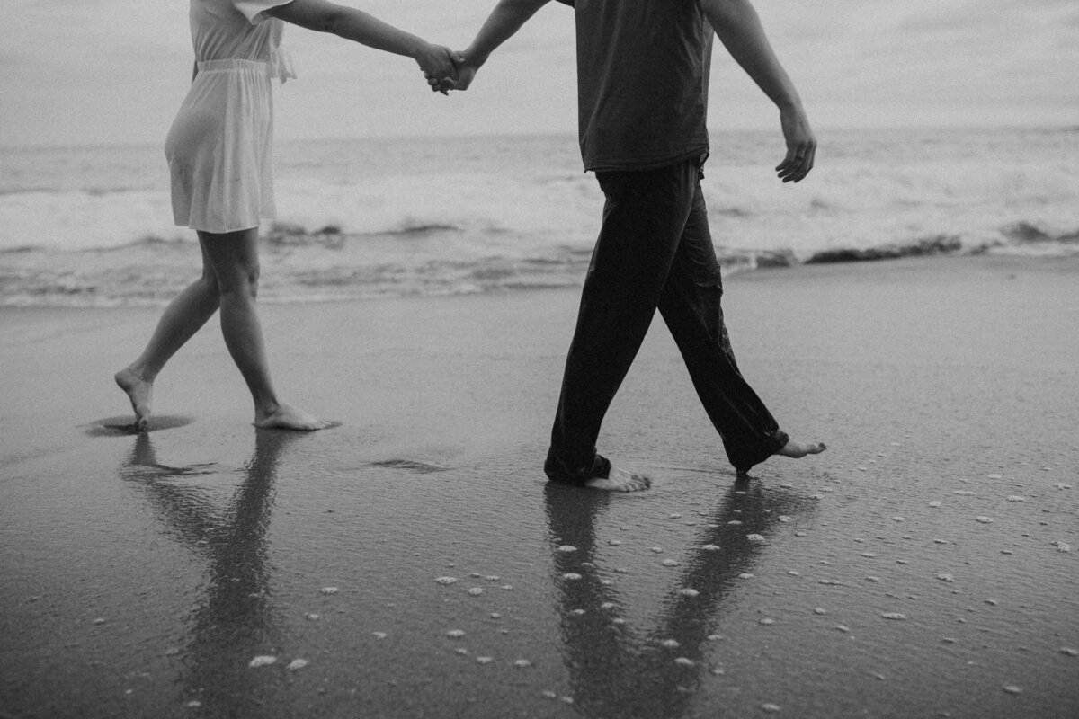daily-strolls-with-couple-on-shaws-cove-laguna