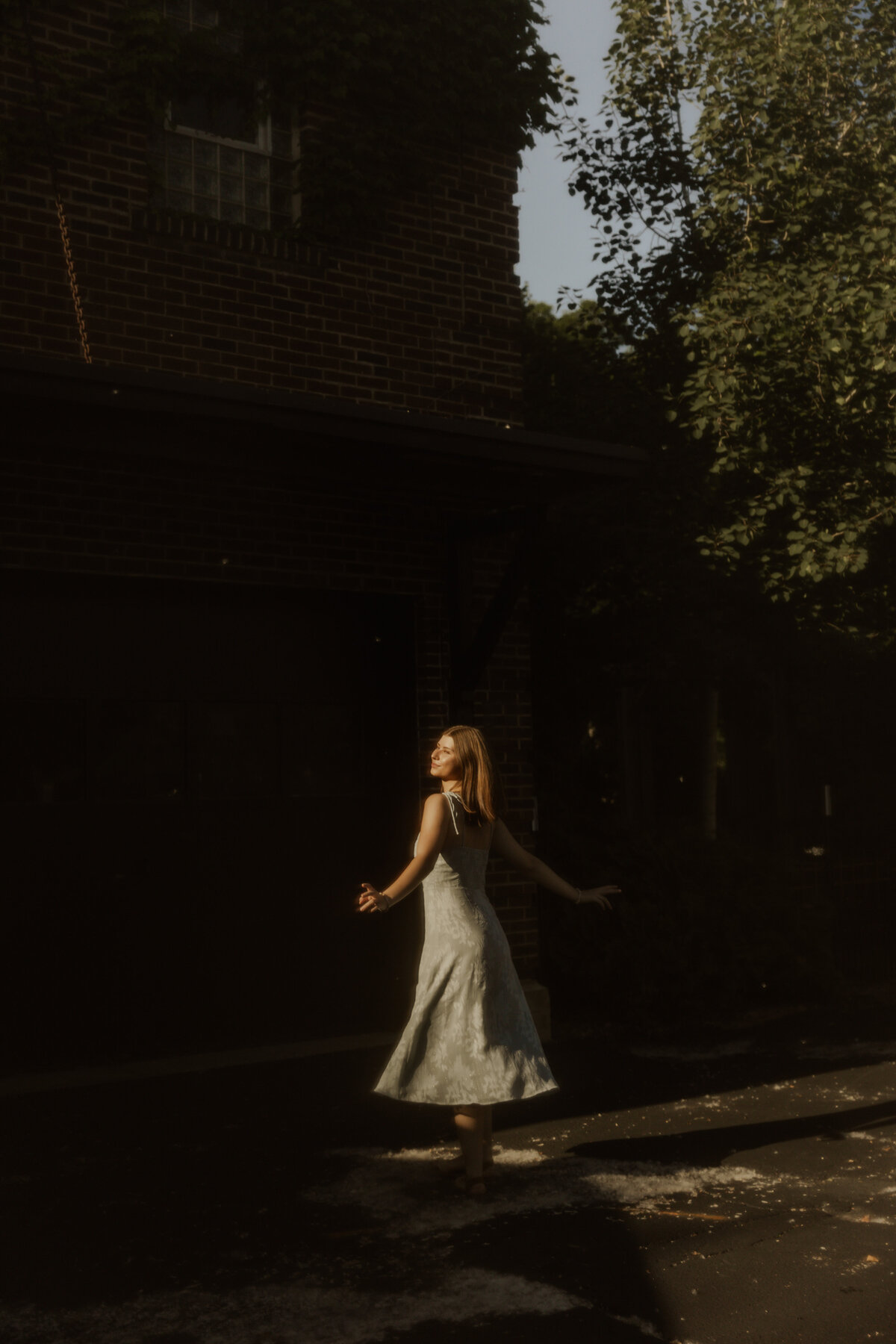 Spinning Senior Girl Pose | Wisconsin Senior Photographer 