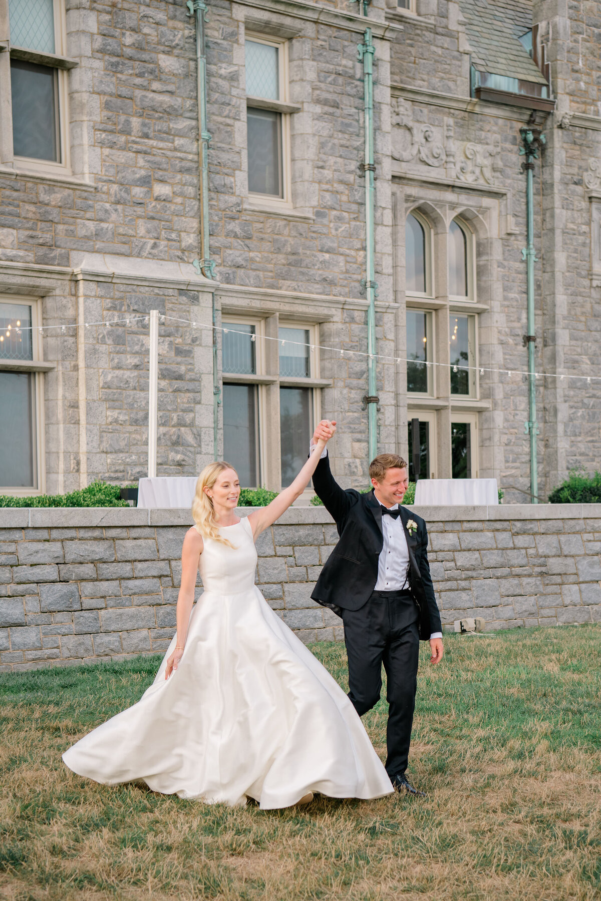 bride-and-groom-entrance-at-branford-house-groton-ct-jen-strunk-events