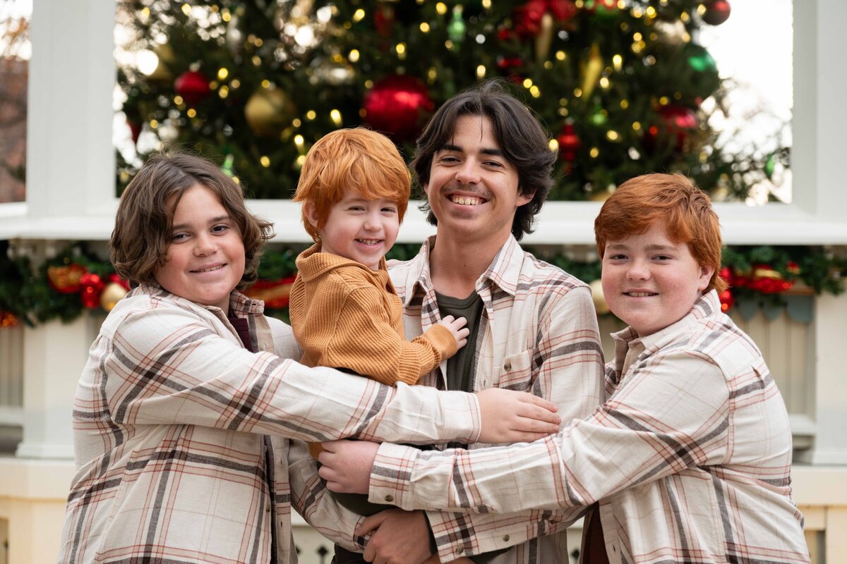 ChristmasFamilyPhotosMedinaOhioPositivelyPortraits-9