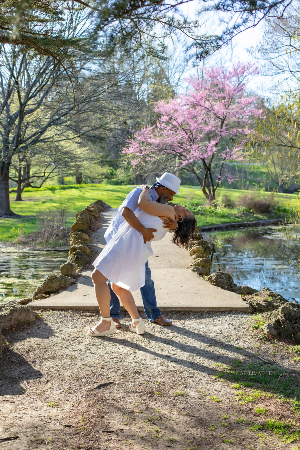 Couple-engagement-session-dip (2)