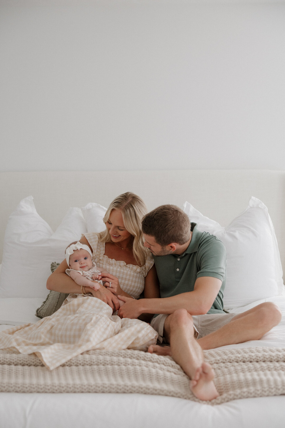 Indianapolis family photographer candid newborn session
