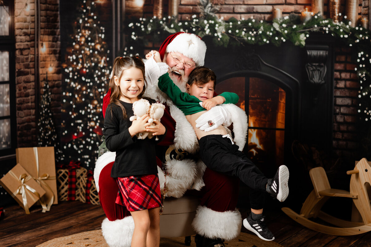 Cave Springs Holiday photographer, Santa Photos near me NW Arkansas, holiday portrait studio