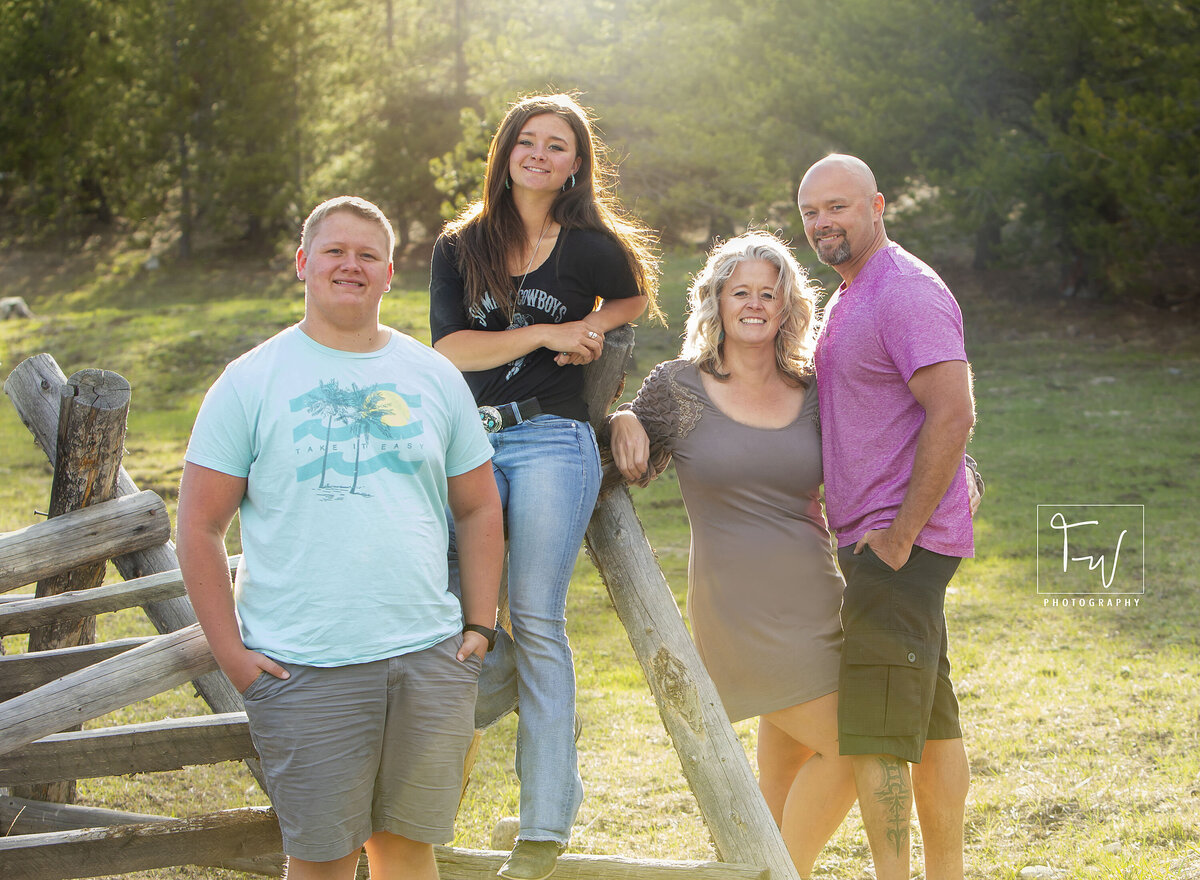 Tanni_Wenger_Photography Family_Portraits Grant_County_Oregon_Photographer Nationally_Featured_Photographer Outdoor_Family_ShootFamily_Pictures