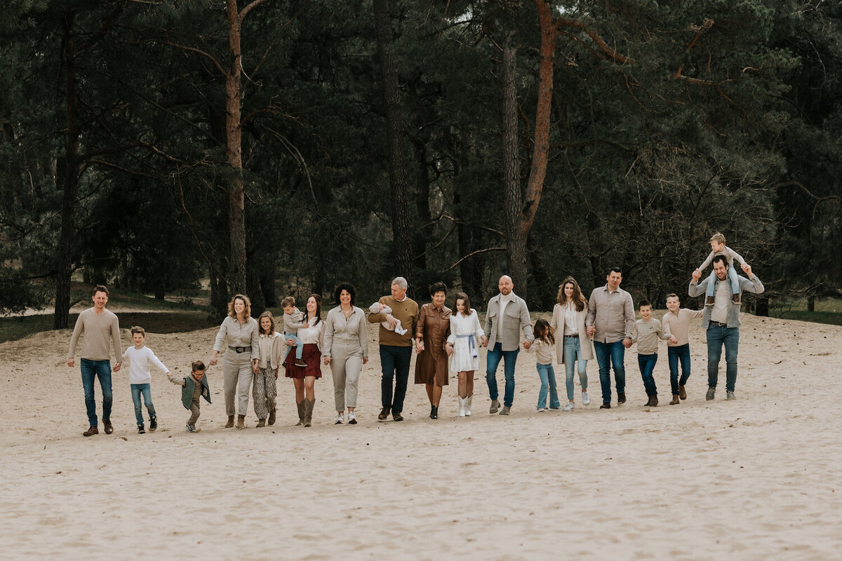 Familiefotograaf nodig? Monique Brunt maakt mooie foto's van je gezin in een warme stijl.