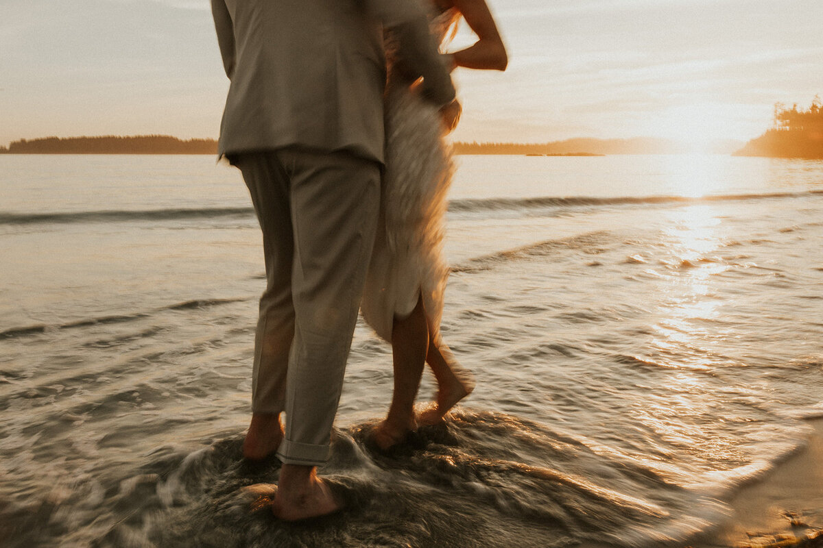 kaylyn-mclachlan-tofino-bc-elopement-wedding-photographer-mackenzie-beach-tin-wis-wedding-taylor-brandon-boho-wedding-3359-2