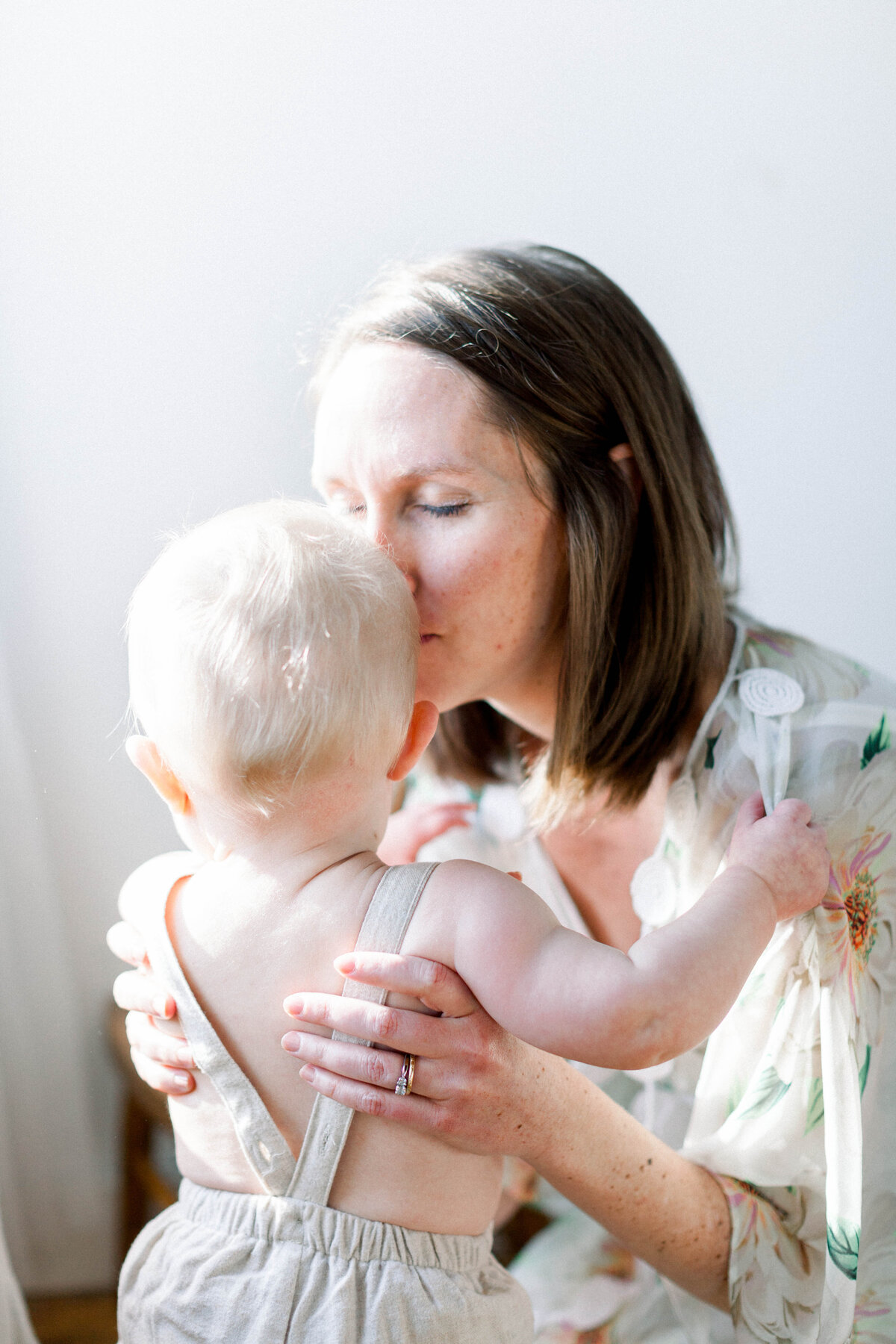 Light and airy maternity photography Minneapolis & Duluth MN