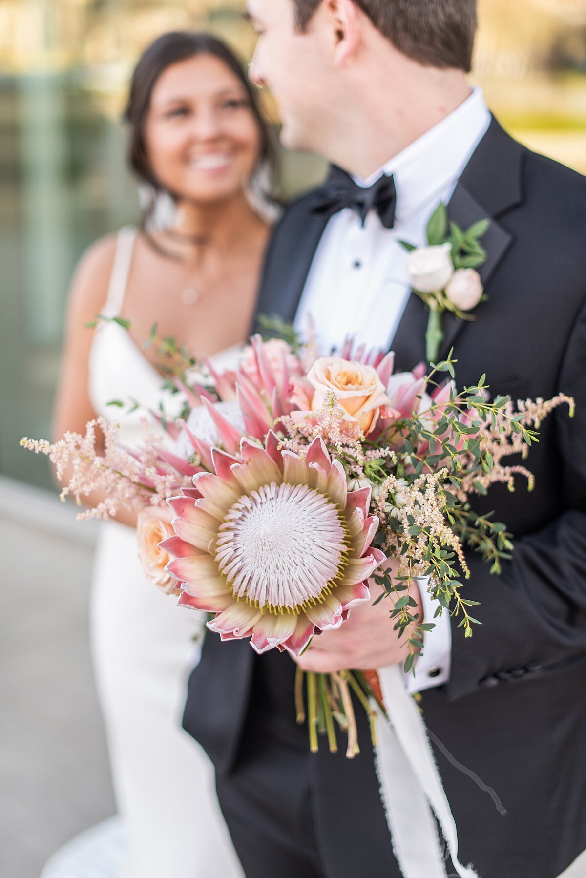 Bride-groom-wedding-greenville-sc-avenue-bouquet