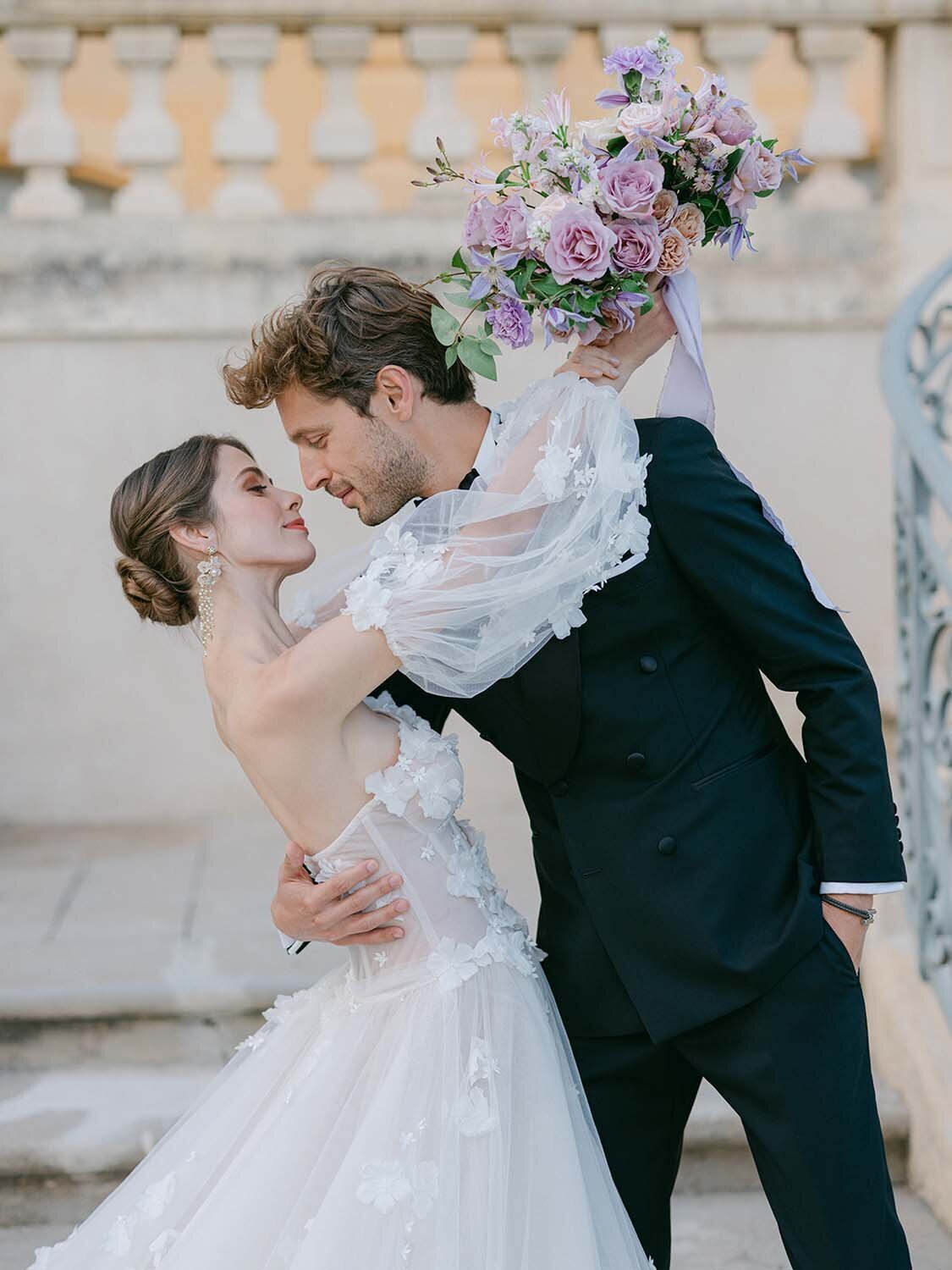 lavender and blue Dior inspired wedding at chateau de Fonscolombe Veronique Lorre floral event designer - thomas audiffren photography16