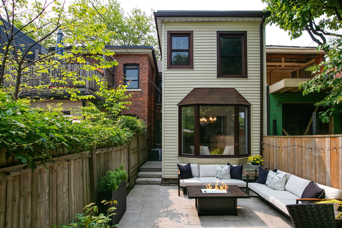 60-web-or-mls-74_003_Backyard