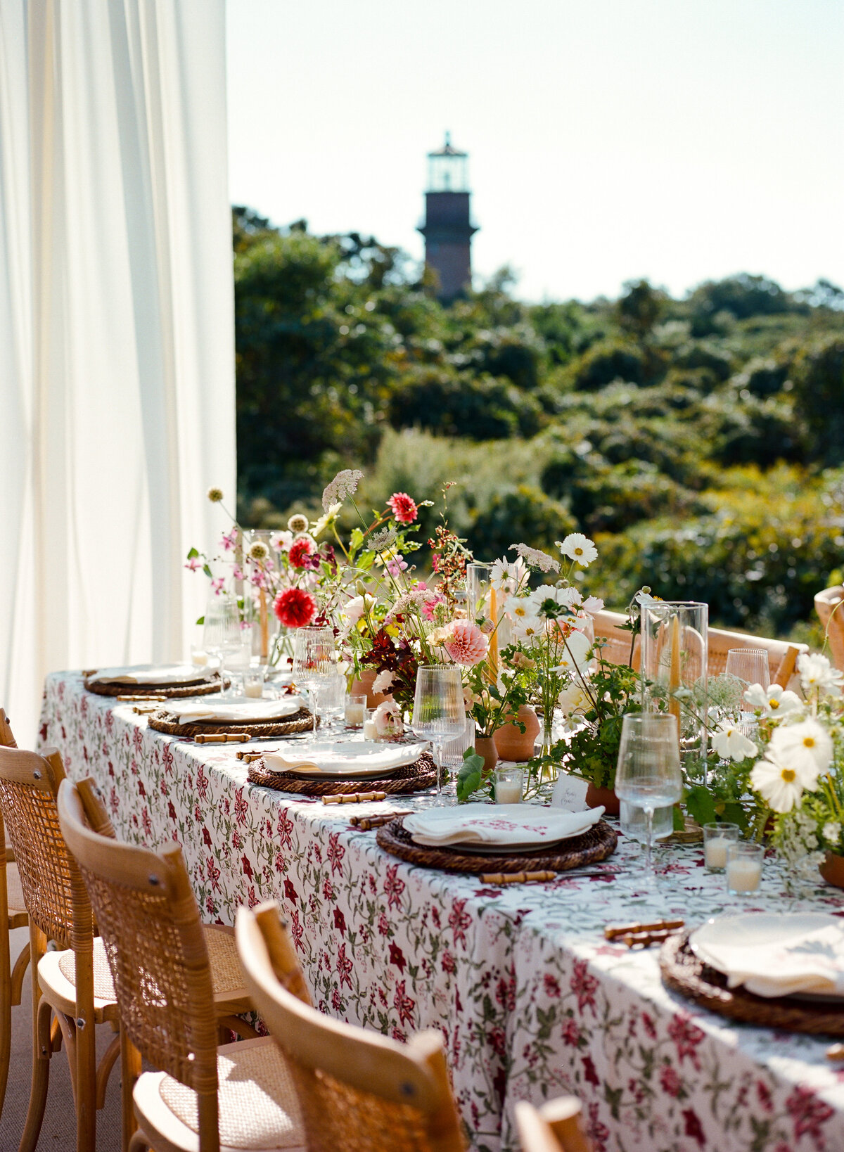 Marthas-vineyard-wedding-planner-kg-events-design-luxury-destination-weddings-private-events-corporate-events-aquinnah-ma-event-designer-outermost-inn-outdoor-tented-wedding-reception-black-frame-tent-17