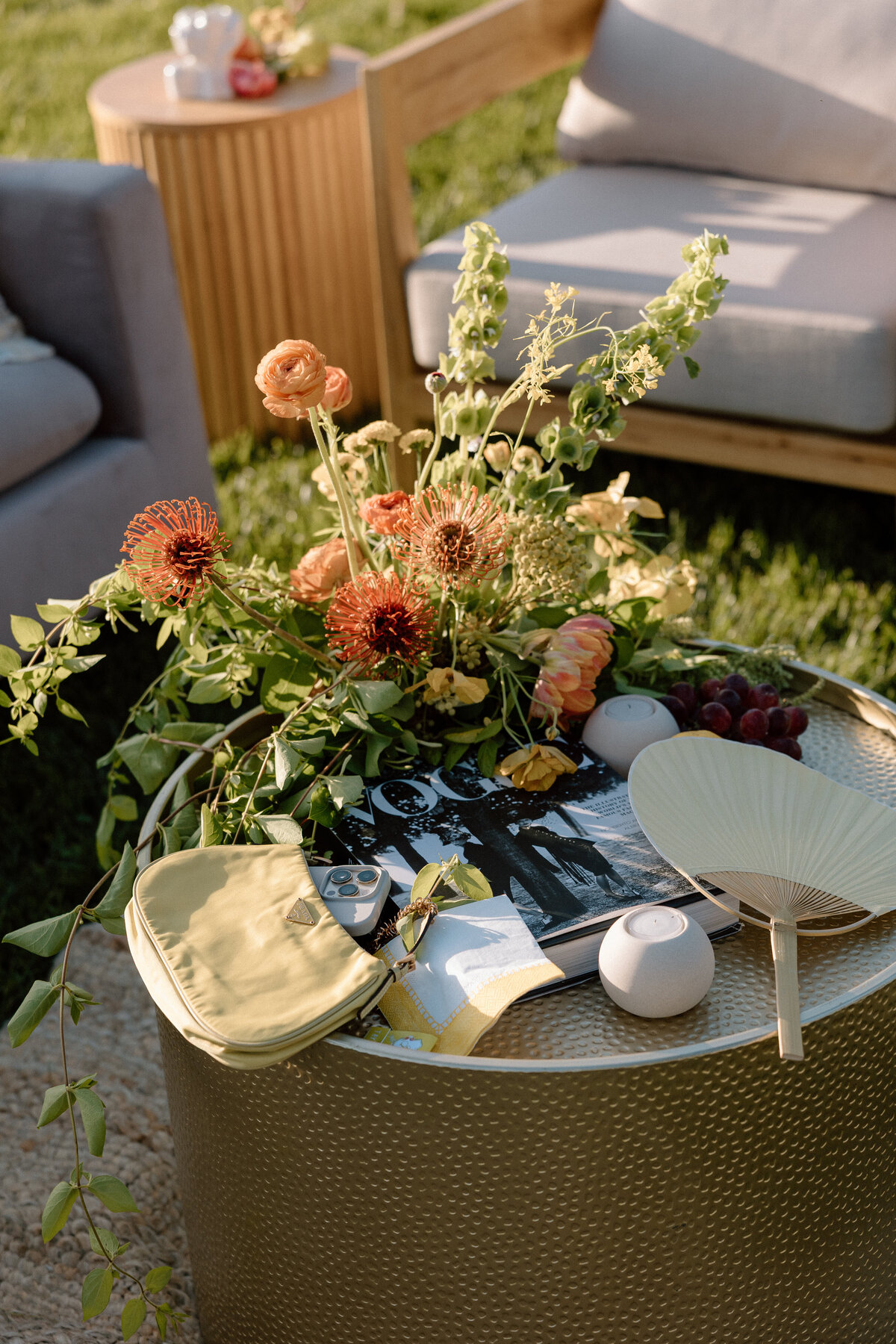 detail-lounge-with-vogue-coffeetable-book
