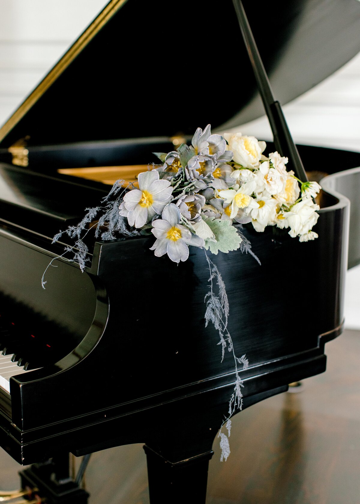 The Mason Dallas TX Nimbus Events Piano Bride Portrait Bouquet