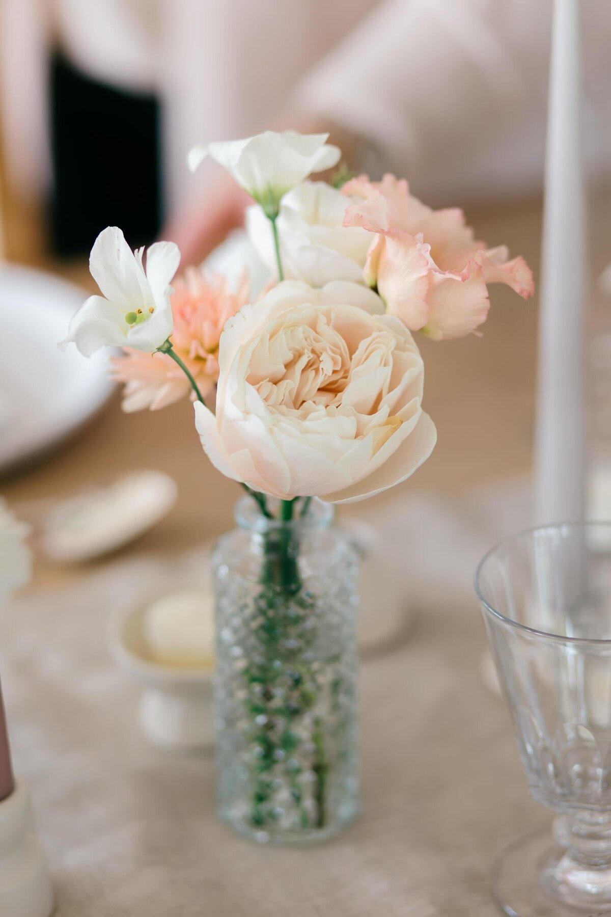 ISSY-AND-BELLA-WEDDING-FLORIST-HEREFORDSHIRE8-min