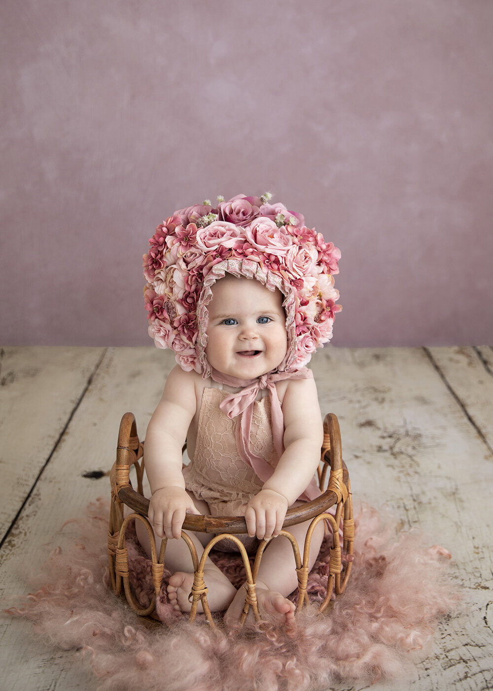 MILESTONE_SITTER_BABYGIRLSITTINGINBASKETWITHFLOWERBONNET