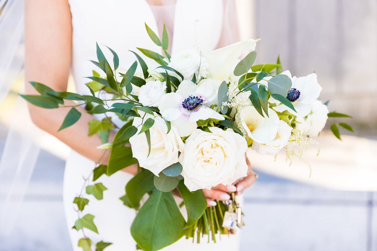 Bride holding bouquet of florals at Tennessee State Museum