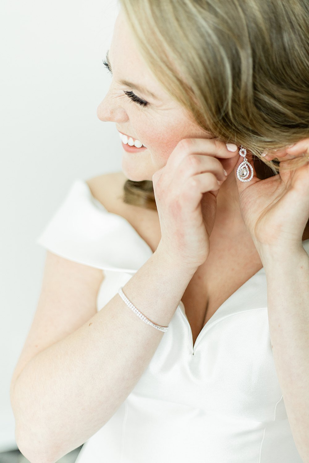 bay-pointe-woods-shelbyville-michigan-wedding-bride-0011