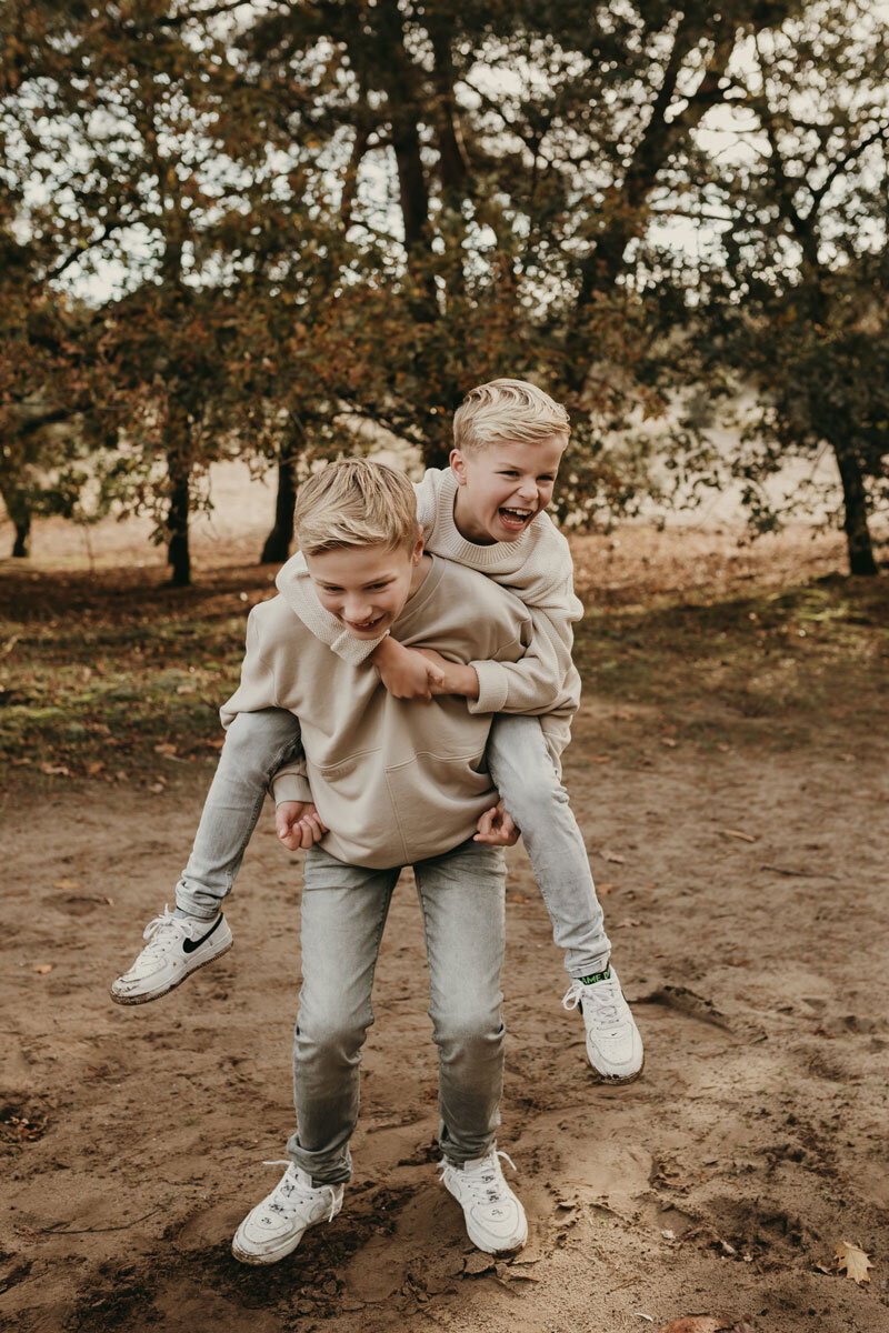 Van-den-Berg-BlinkendBeeld-fotograaf-omgeving-gelderland-gezinsshoot