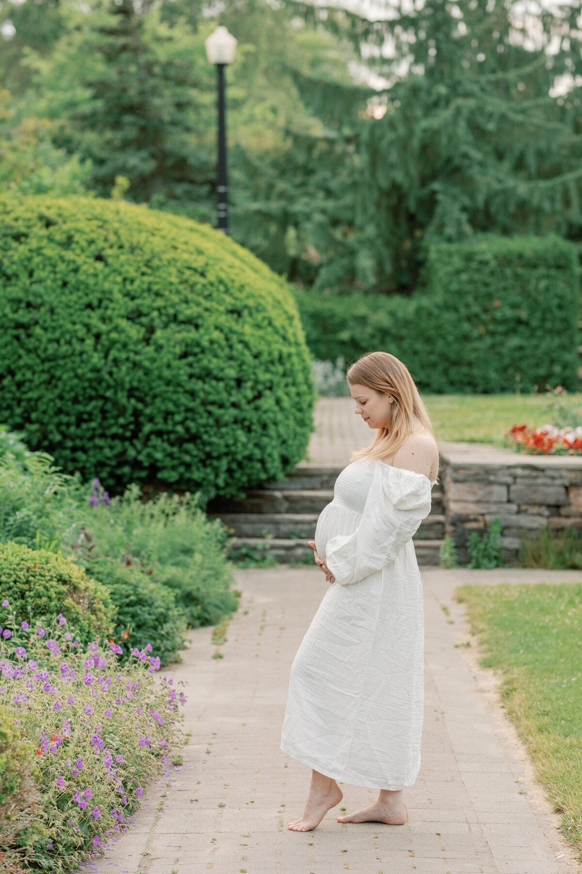 Nicole+StevenMaternity-AlexanderMuirGardens-0128(1)