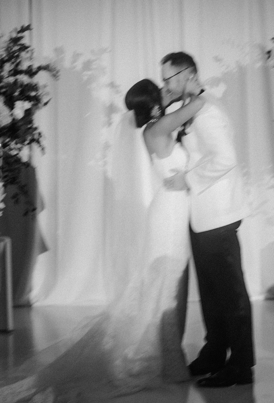 modern-winter-wedding-ceremony-at-boston-plaza