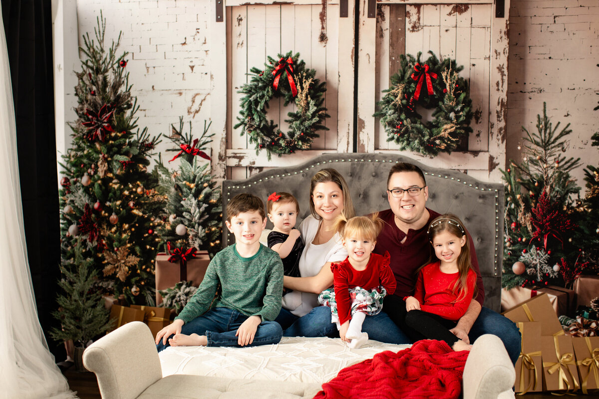 Cave Springs Holiday photographer, Santa Photos near me NW Arkansas, holiday portrait studio