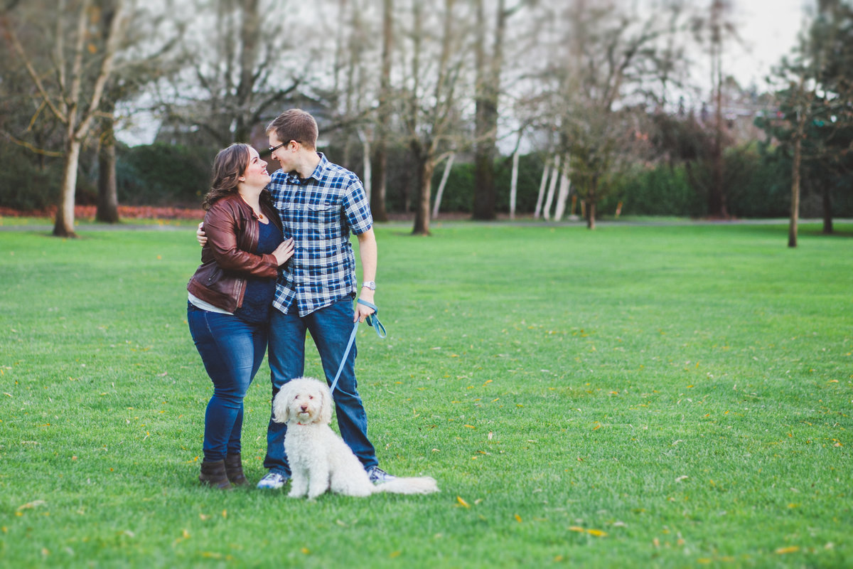Portland engagement photo with a dog | Susie Moreno Photography