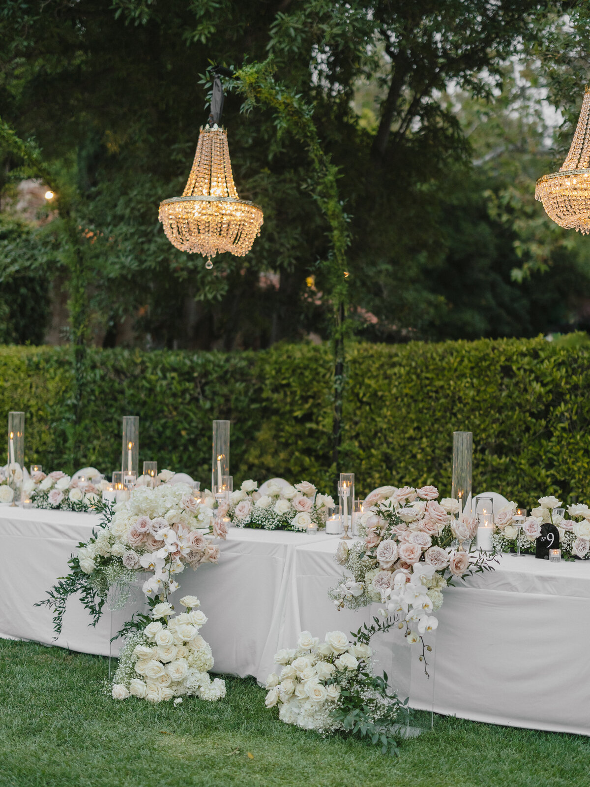 Teasers_OliviaandAlex_Hummingbird-Nest-Ranch_Taylor-Kinzie-Photography-336