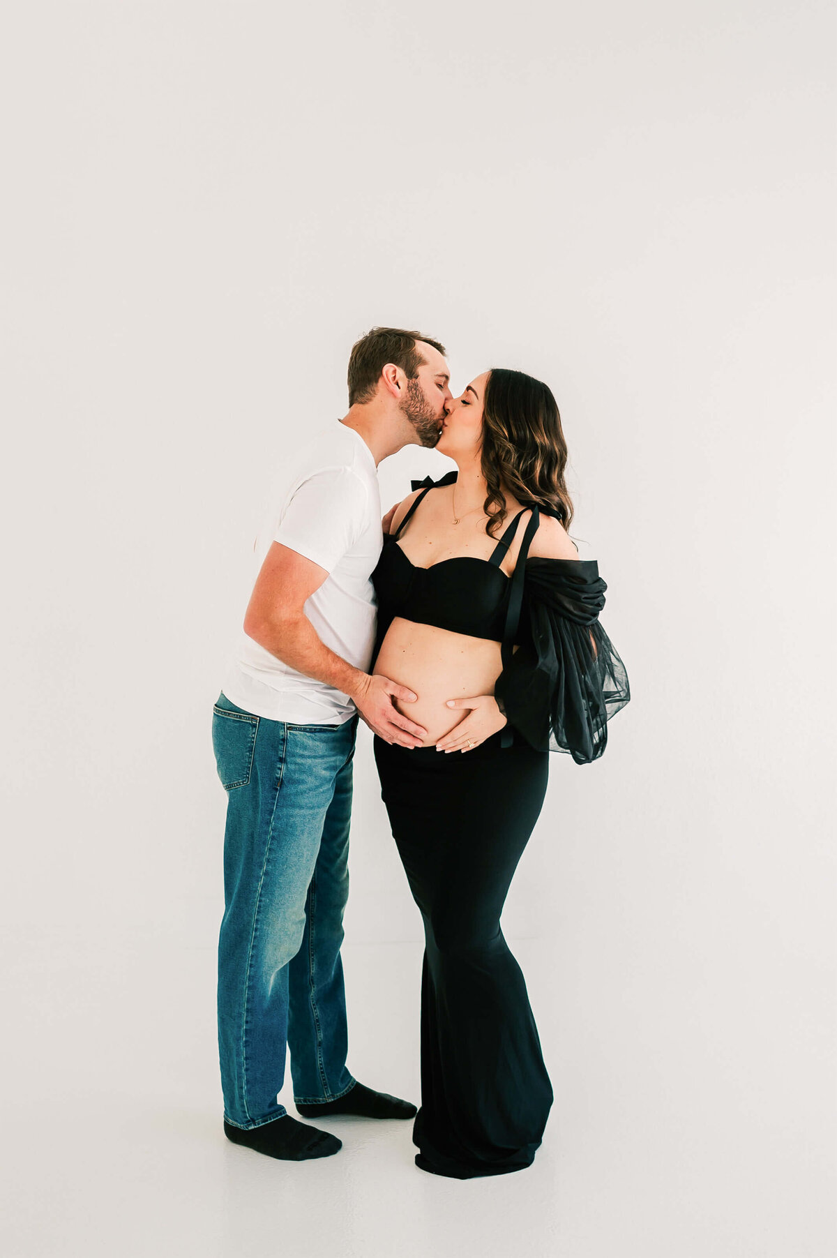 pregnant couple kissing captured by Springfield MO maternity photographer Jessica Kennedy of The XO Photography