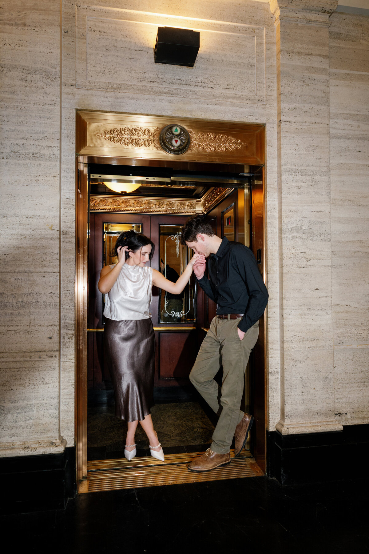 Aspen-Avenue-Chicago-Wedding-Photographer-Hilton-Palmer-House-Vintage-Hotel-Timeless-Editorial-FAV-55