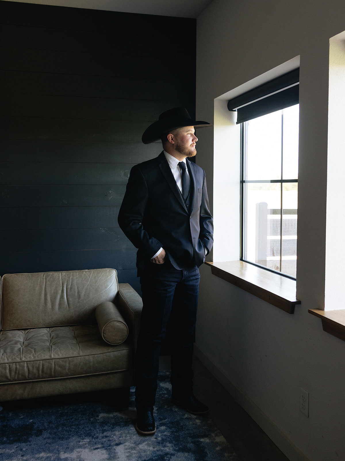 2025-10-11_DykesWeddingPreviews_MollyMurphyPhotography-10