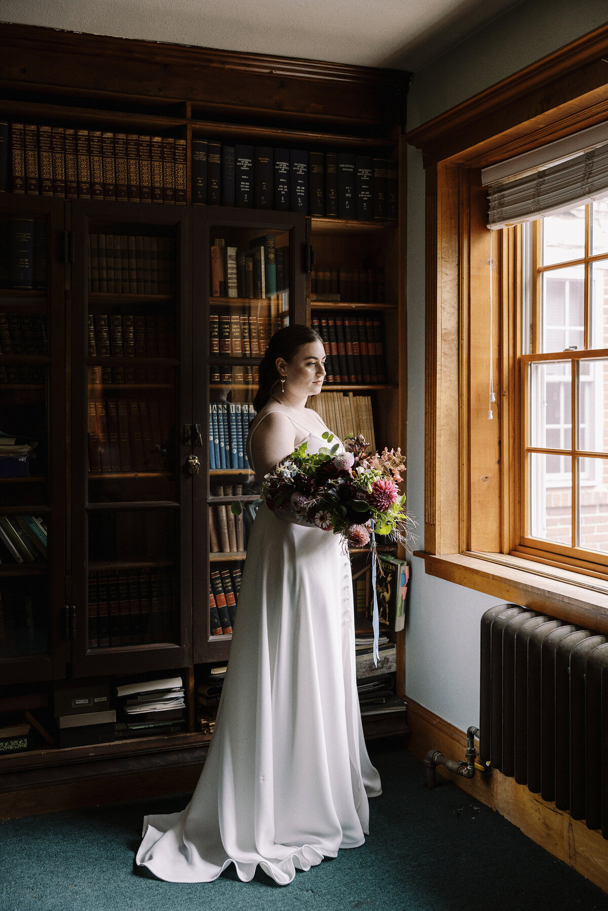 outing lodge fall wedding photography getting ready portraits before wedding (5)