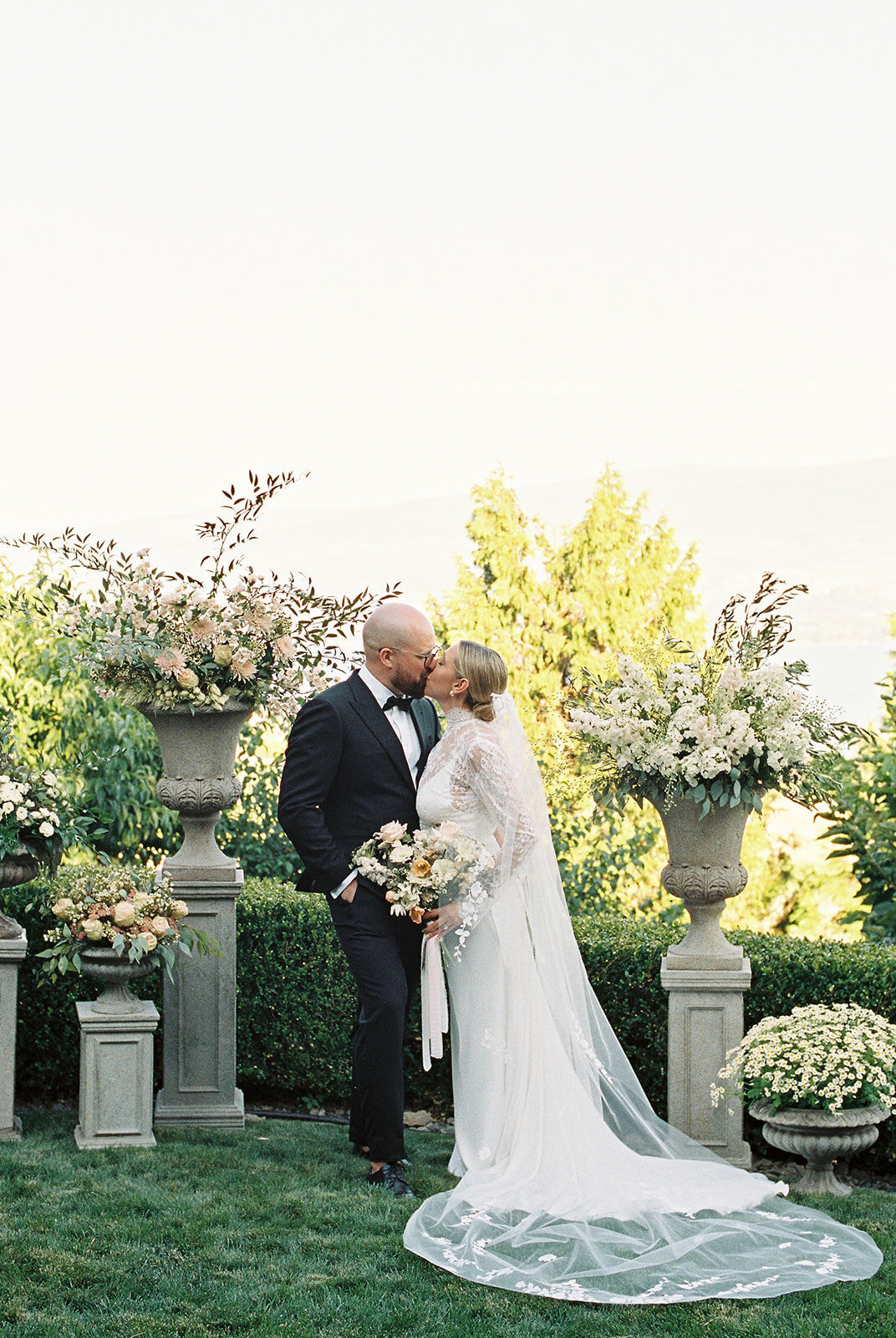 minted-photography-okanagan-kelowna-destination-wedding-photographer-wedding-kelowna-estate-wedding-madison-and-brandon-78