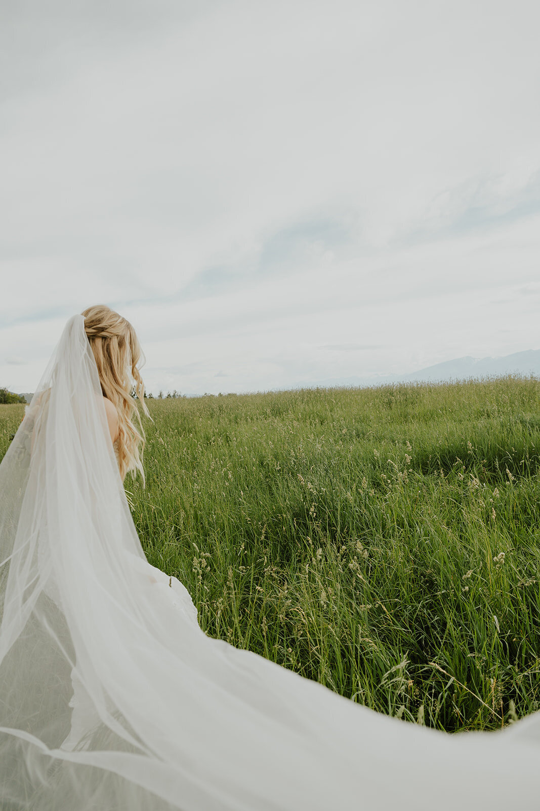 presley-gray-cowboy-luxury-montana-wedding-8234