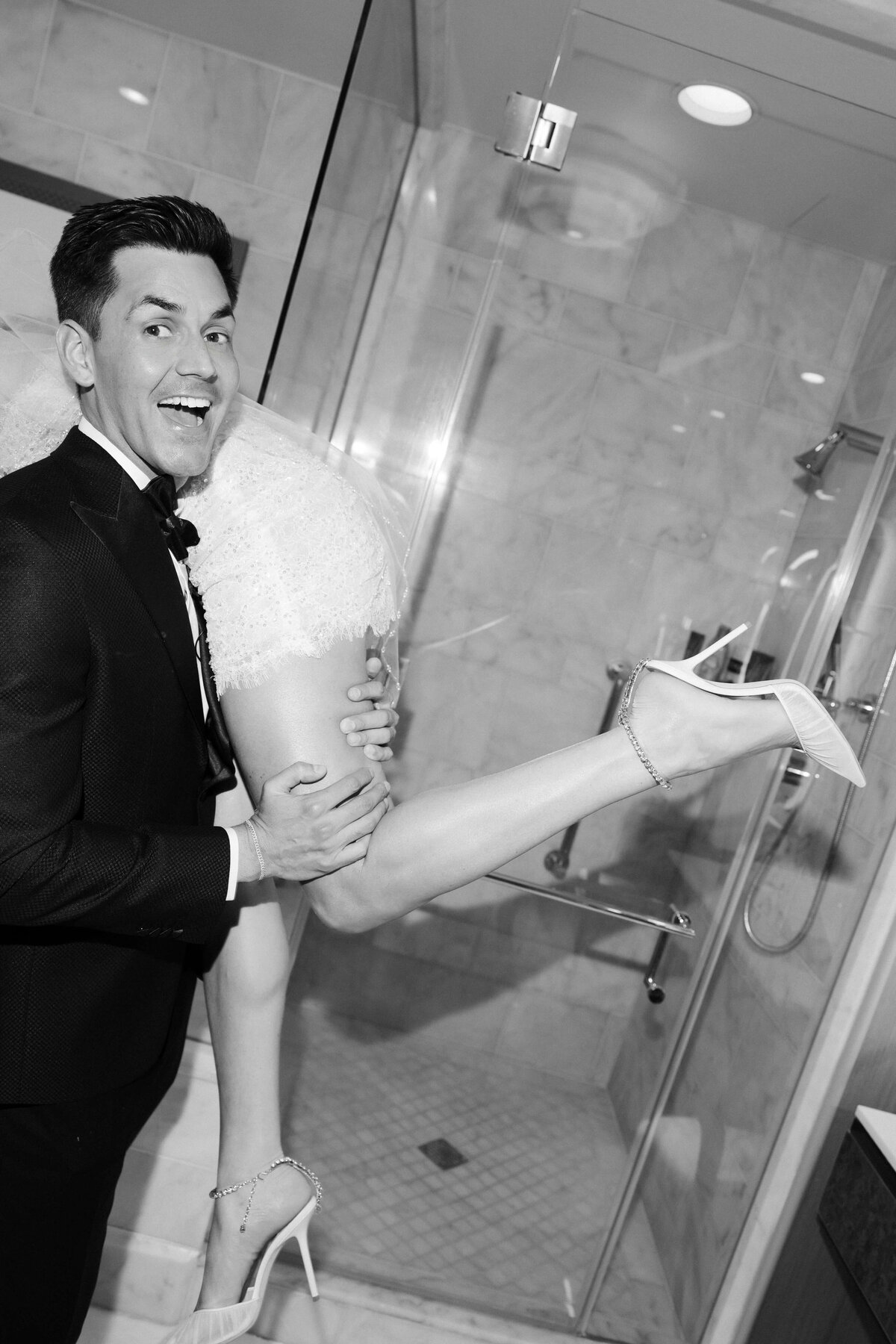 21riskyexposure_alexis-tyler_las-vegas-elopement-photography