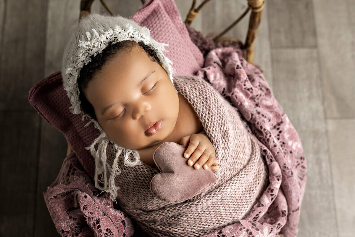 newborn-photographer-bloomington-il-4