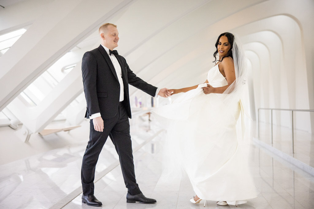 51-Milwaukee-Art-Mueseum-Wedding-Lauren-Ashley-Studios